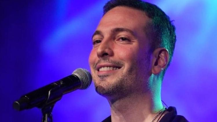 Oğuzhan Koç’tan dinleyiciye espirili gönderme Beni niye tanımıyorsun 20 yıldır ünlüyüm ben