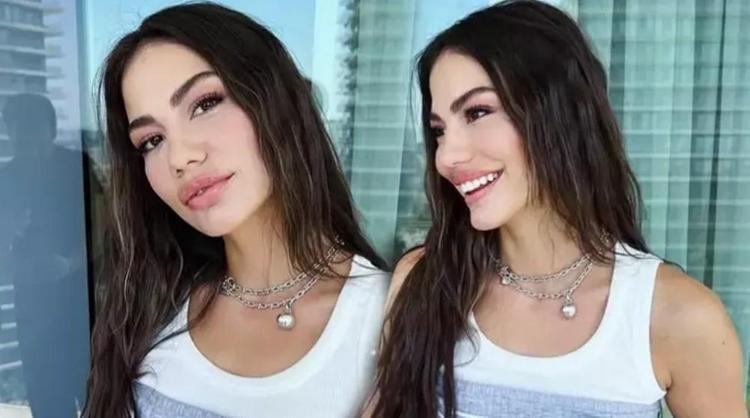 Demet Özdemir’den ayna selfiesi Güzelliğiyle büyüledi