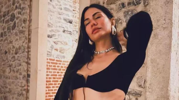 Demet Özdemir’den ayna selfiesi Güzelliğiyle büyüledi