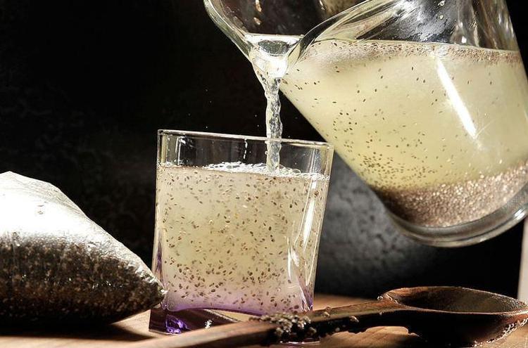 Uykudan uyanır uyanmaz için Beldeki yağları cayır cayır yakıyor, 3 günde 5 kilo verdiren içecek