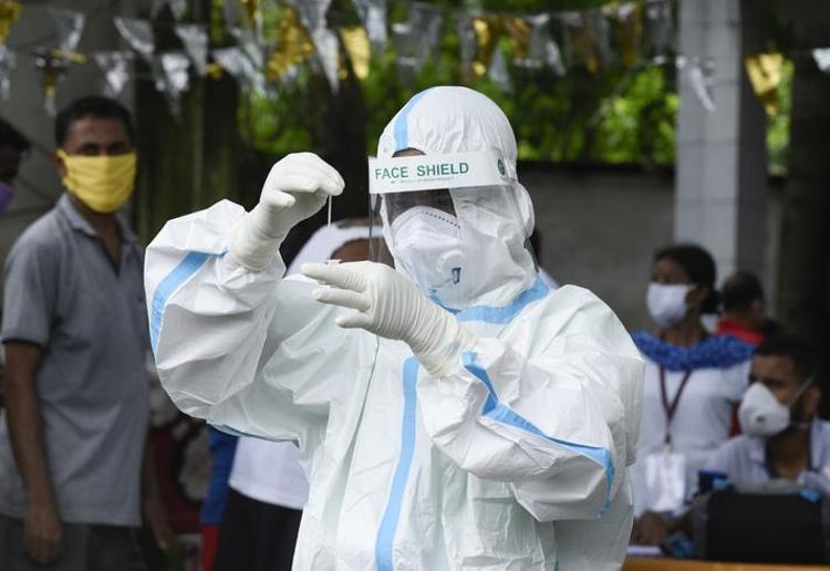 BOĞAZI YIRTAN AĞRI VE BİR TÜRLÜ DÜŞMEYEN DİRENÇLİ ATEŞE DİKKAT