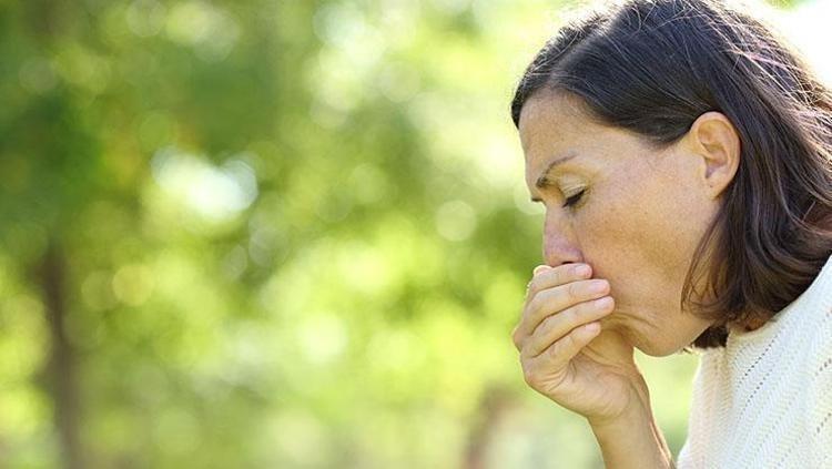 Hırıltı, balgam ve öksürüğü bıçak gibi kesiyor Her gün 1 kaşık içmek yetiyor: Babaanne tarifi doğal öksürük şurubu