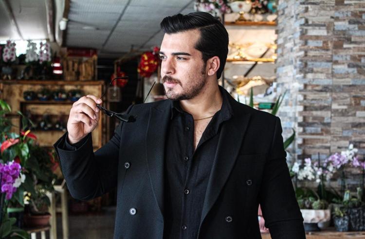 BENZETİLMEK BENİ ÇOK MUTLU EDİYOR