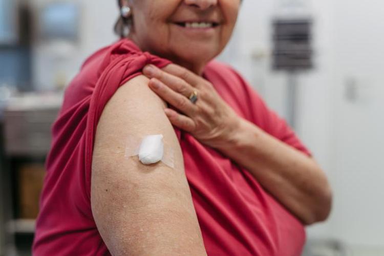 Japonların doğal ağrı kesici sırrı Yara bandı ve sarımsak yetiyor: Eklem ağrılarını ve morlukları anında geçiriyor