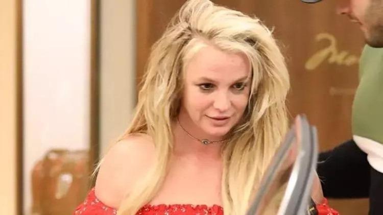 Britney Spears merdivenlerden düştü İşte son sağlık durumu...