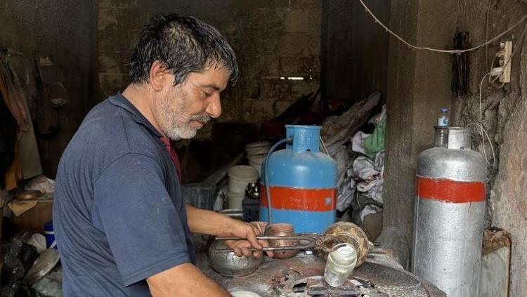 65 yaşında mesleğe meydan okuyor Bu işi yapan kimse kalmadı