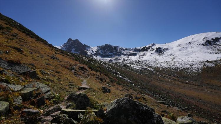 Kalp şeklindeki göl görenleri büyülüyor: Eşi benzeri yok