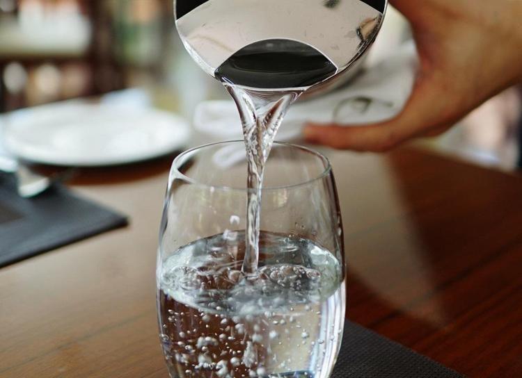 HEMEN KANA KARIŞIYOR