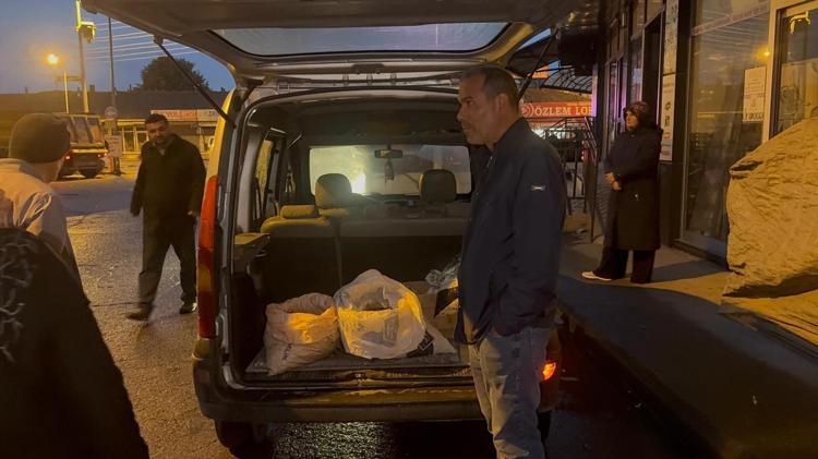 ORMAN KÖYLÜLERİ TARAFINDAN TOPLANIYOR