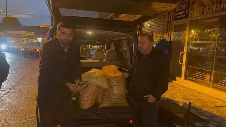 Adeta kestane borsasına dönüştü Yol kenarındaki tezgahlarda satılıyor: Fiyatı 200 TL ila 500 TL arasında değişiyor