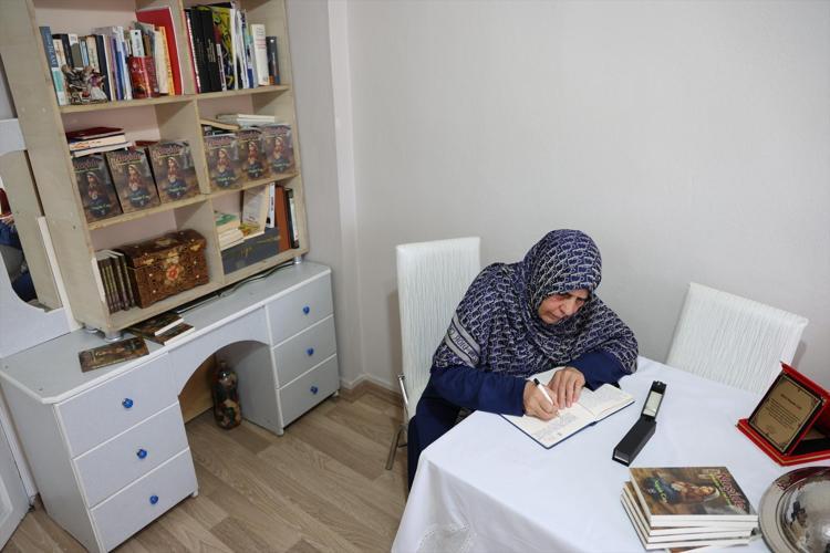 70 yaşındaki kadın 8 saatte okuma yazma öğrendi Yapmak istediği herkesi şaşkına çevirdi