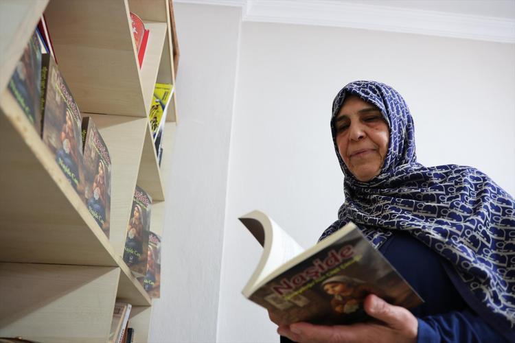 70 yaşındaki kadın 8 saatte okuma yazma öğrendi Yapmak istediği herkesi şaşkına çevirdi