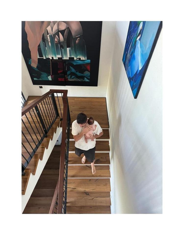 Gizem Karaca hem şöhreti hem İstanbulu terk etmişti Şimdi ailesiyle bu evde yaşıyor