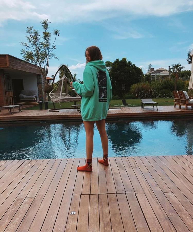 Gizem Karaca hem şöhreti hem İstanbulu terk etmişti Şimdi ailesiyle bu evde yaşıyor