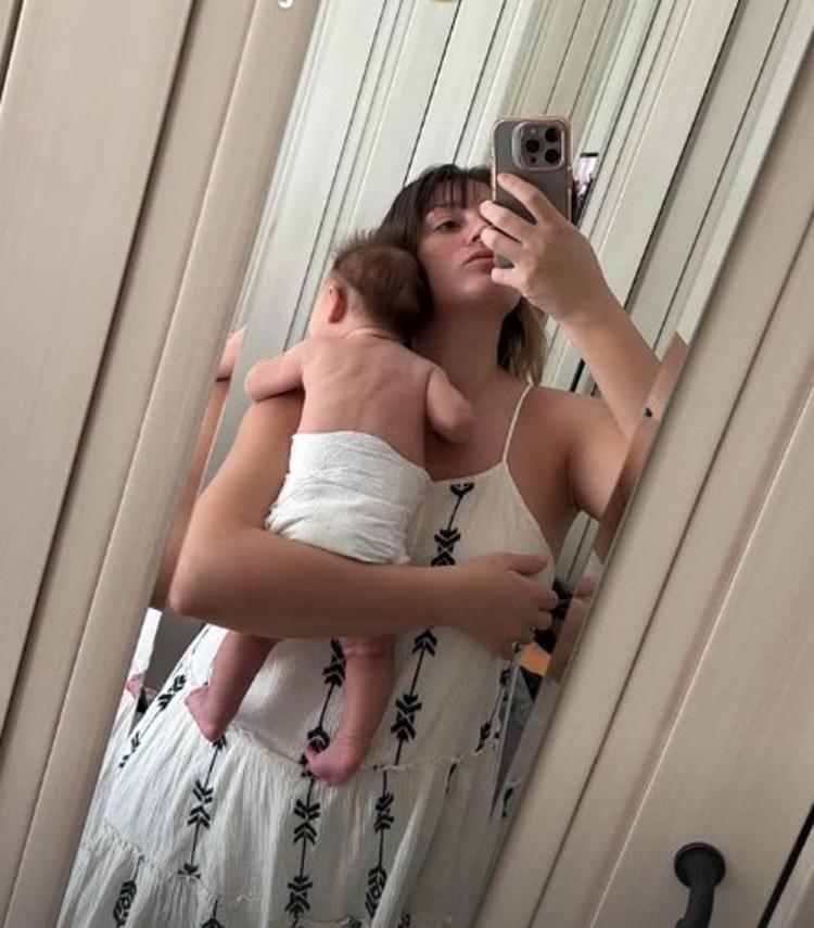 Gizem Karaca hem şöhreti hem İstanbulu terk etmişti Şimdi ailesiyle bu evde yaşıyor