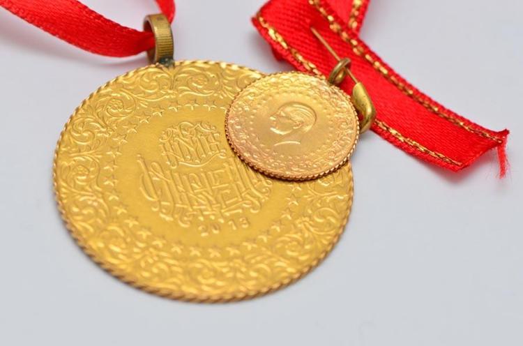 Altın fiyatlarında tarihi rekor Altın alınmalı mı, satılmalı mı İşte Kapalı Çarşıda son durum