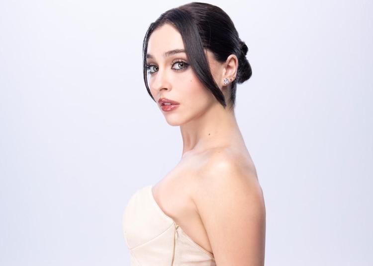 CEMRE BAYSEL: HER SAHNESİNDE DUYGU VAR