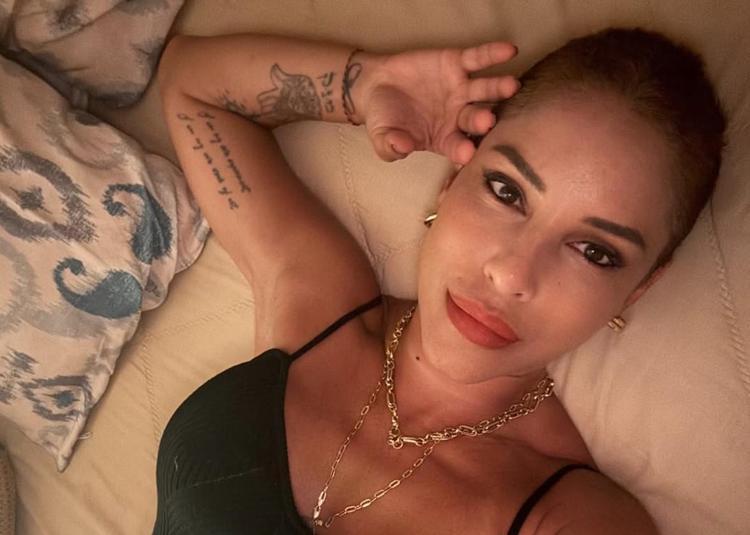 KISACIK SAÇLI, AÇIK KALPLİ