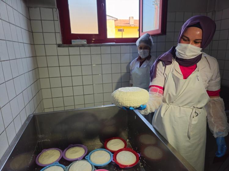 Kadınlar üretiyor şehir doyuyor Acılısı, sadesi, kekiklisi ve çörek otlusu favori: Kemikleri beton gibi yapıyor