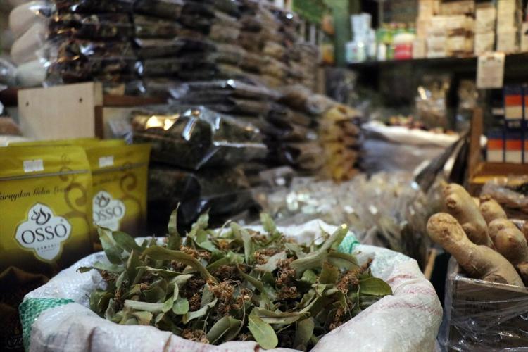 Havalar soğuyunca aktarlar doldu taştı Bal, ıhlamur, papatya, zerdeçal...