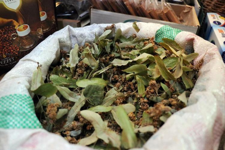 Havalar soğuyunca aktarlar doldu taştı Bal, ıhlamur, papatya, zerdeçal...