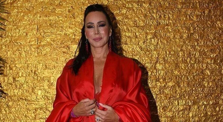 Boşandıktan sonra sahnelere geri dönen Asenadan imalı paylaşım