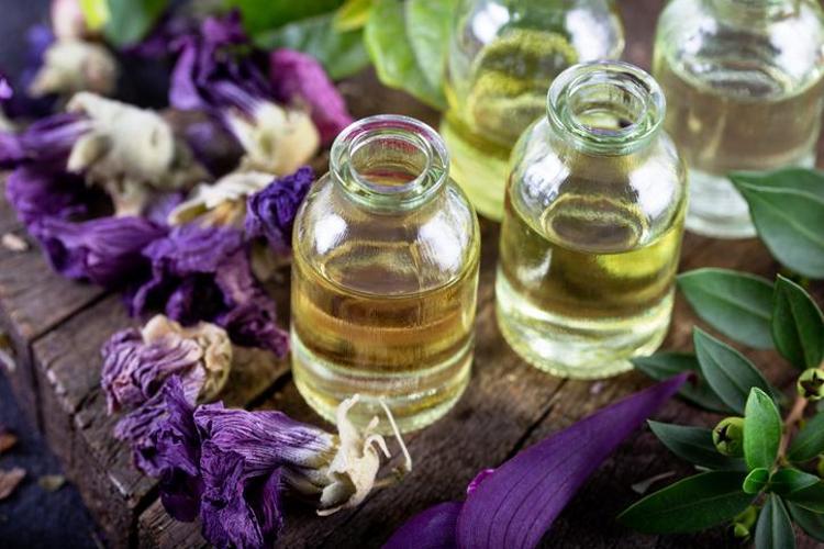 SAÇ VE CİLT İÇİN DOĞAL YAĞLAR TERCİH EDİLMELİ