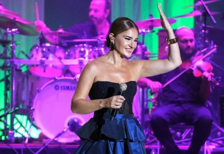 Fit haliyle görenleri şaşırttı İşte Derya Bedavacının formunun sırrı