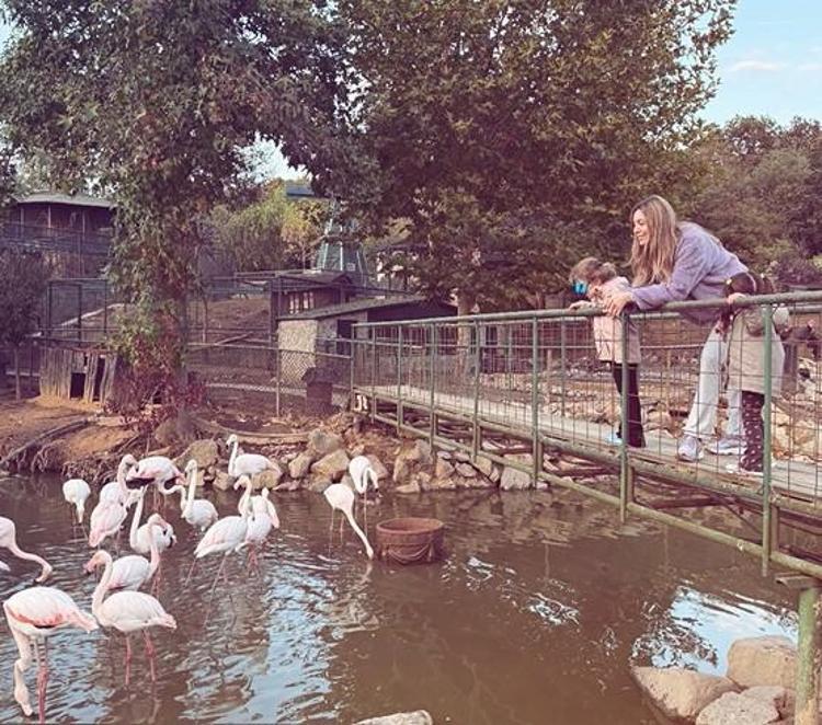Sinem Kobal kızlarıyla doğanın tadını çıkardı