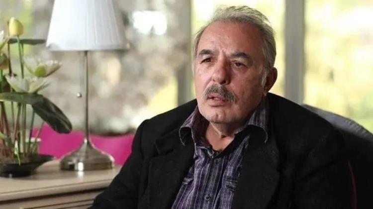 ELİNDEN DÜŞÜRMEDİ