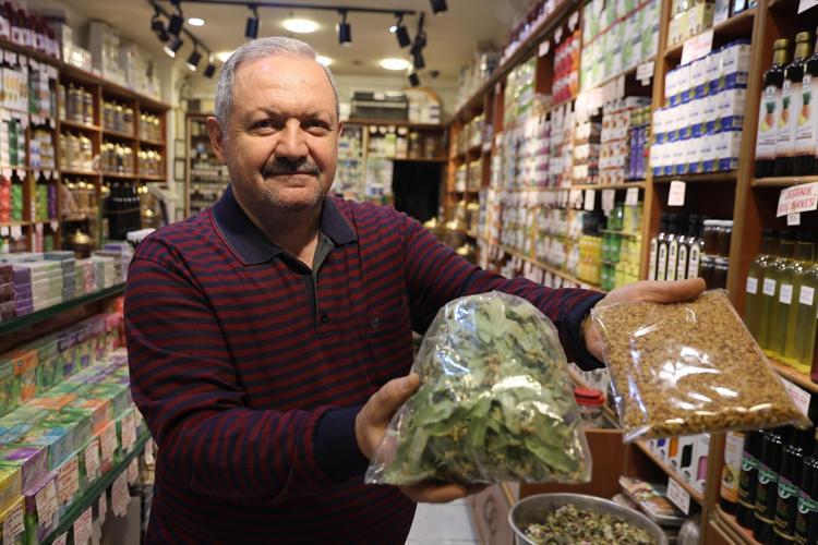 Öksürük, balgam ve hırıltının kökünü kurutuyor Havalar soğuyunca ilgi arttı: 43 yıllık esnaf tarifini verdi