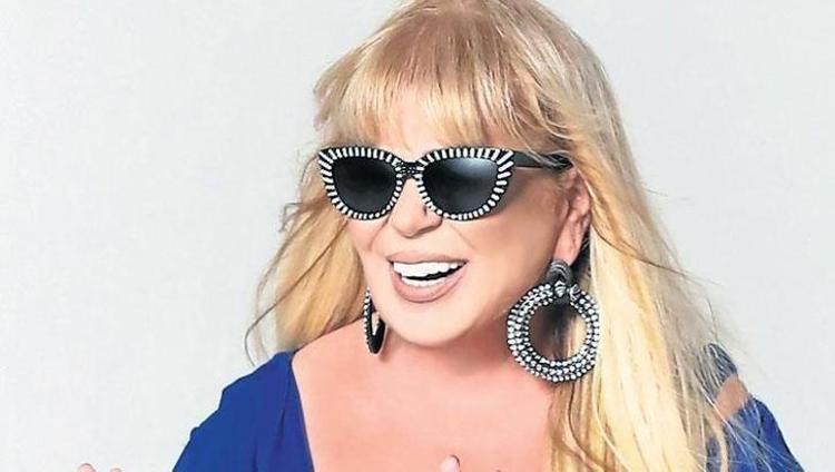 Ünlü şarkıcı Zerrin Özer sevenlerini korkuttu