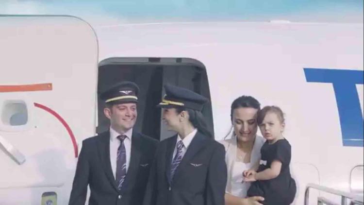 Hastane odasında kesişen yollar şimdi de kokpitte bir arada