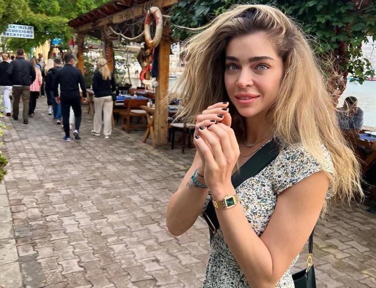 Uzun zamandır aşk yaşıyorlar Öykü Çelik sevgilisinden evlilik teklifi aldı