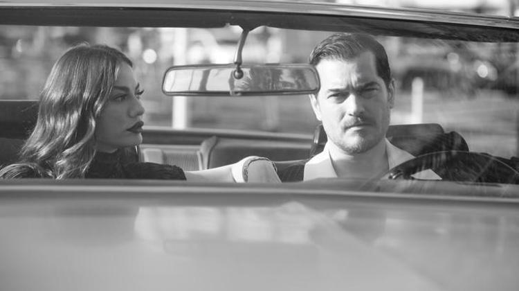Demet Özdemir Cannes’da büyüledi Siyah elbisesiyle göz kamaştırdı