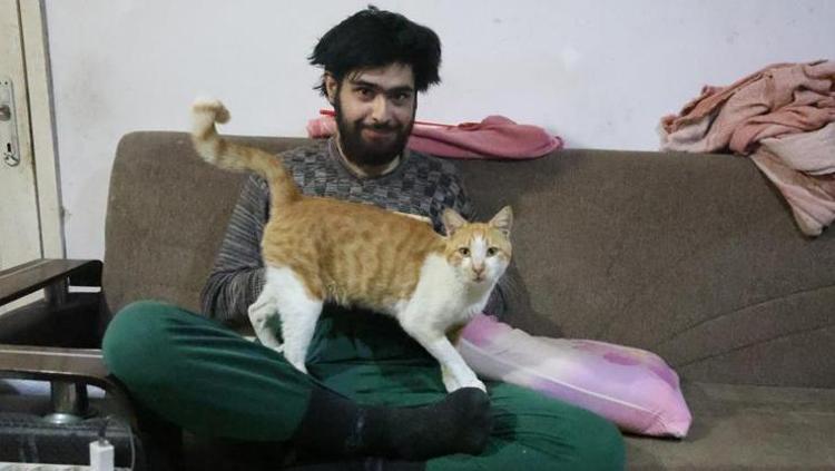 23 yaşında, 3 yıldır evden çıkmıyor Duş almıyor, tırnaklarını kesmiyor... Arkadaşları anlattı: Hayata karşı kendini kapattı