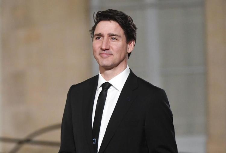 Katy Perry ile aşk yaşamaya başlayan eski Kanada başbakanı boşanıp işsiz kalınca orta yaş krizine girmiş