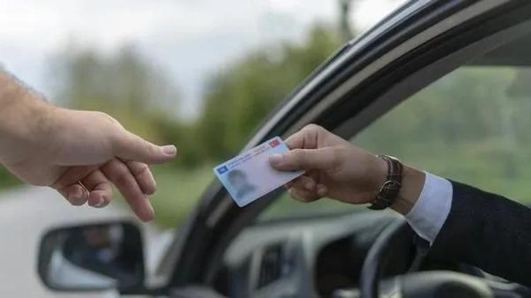 YENİ EHLİYETLER ADRESE TESLİM EDİLİYOR