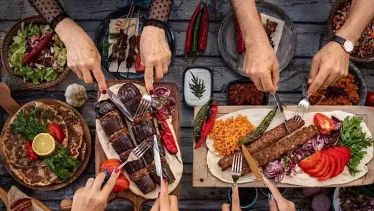 AKŞAM YEMEĞİNİ ERKENE ALMANIN VÜCUDA ETKİSİ