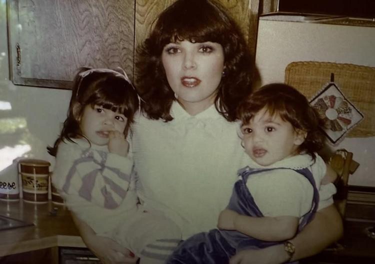 Kourtney Kardashian kız kardeşi Kim Kardashianın 45. yaşını nostaljik fotoğraflarla kutladı