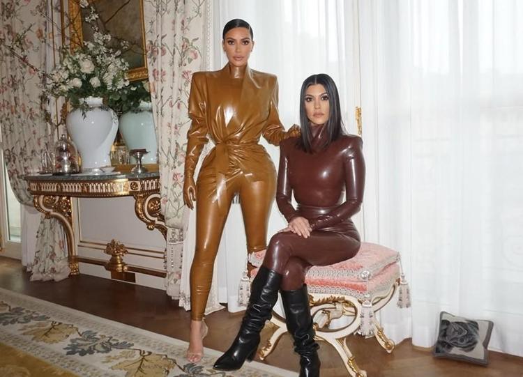 Kourtney Kardashian kız kardeşi Kim Kardashianın 45. yaşını nostaljik fotoğraflarla kutladı
