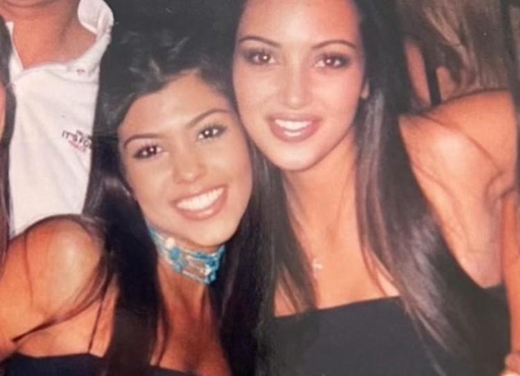 Kourtney Kardashian kız kardeşi Kim Kardashianın 45. yaşını nostaljik fotoğraflarla kutladı