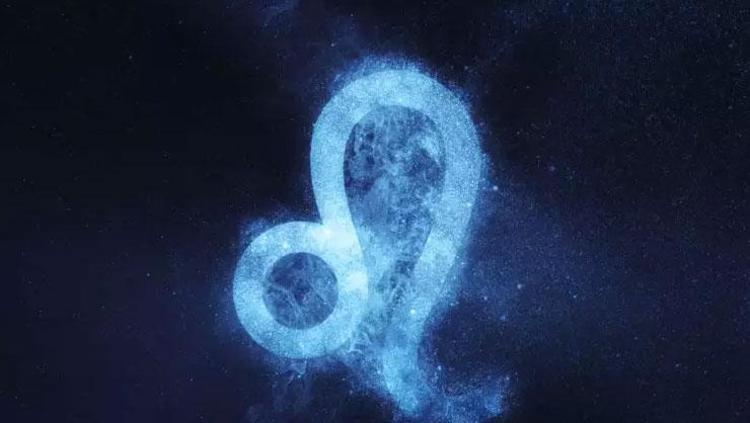 ASLAN: KRAL KİBİRLE TAÇLANMIŞ