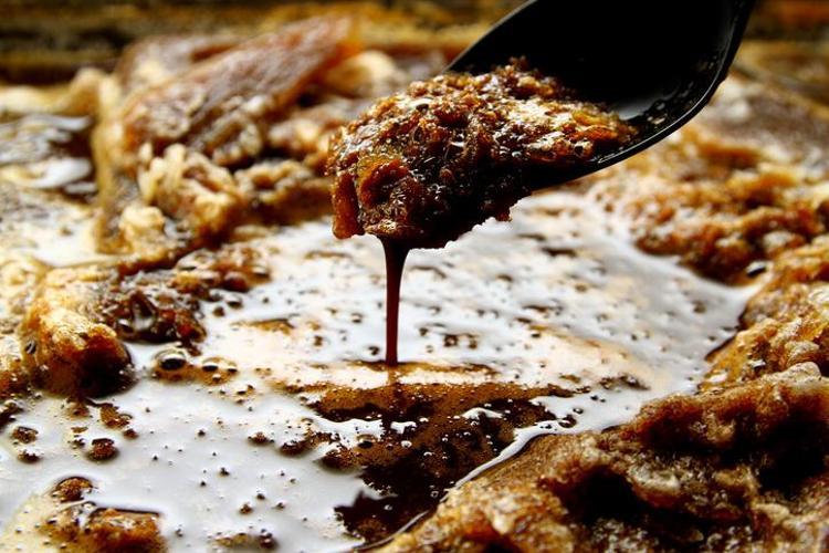 KEMİKLERİ GÜÇLENDİRİR VE KALSİYUM EMİLİMİNİ ARTIRIR