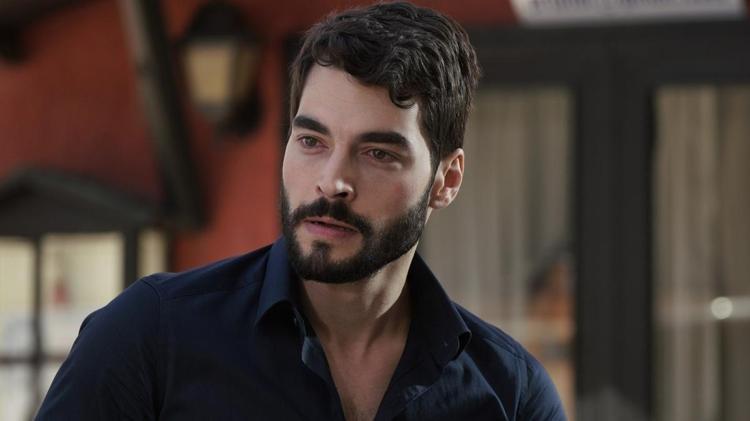 Akın Akınözü’nün bir acı kaybı daha Dayısını kaybetti