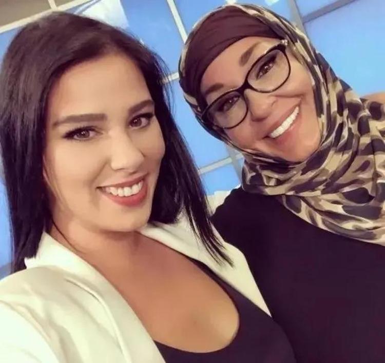 Tuğçe Tayfurdan annesi Necla Nazıra övgü yağmuru Seninle gurur duyuyorum