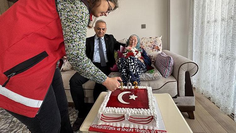 Cumhuriyet ile aynı yaşta 102 yaşında hayata meydan okuyor: Gençlere verdiği öğütle dikkat çekti