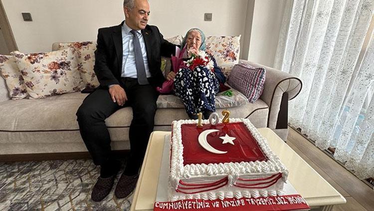 Cumhuriyet ile aynı yaşta 102 yaşında hayata meydan okuyor: Gençlere verdiği öğütle dikkat çekti