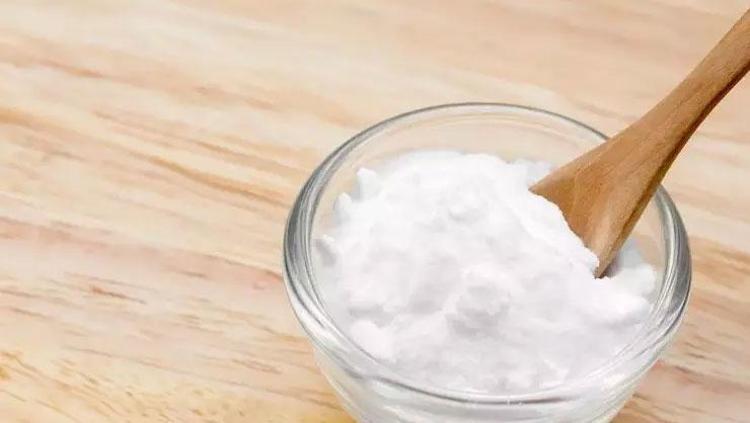 Topuk çatlaklarını onaran doğal formül 2 malzemeyle hazırlanıyor
