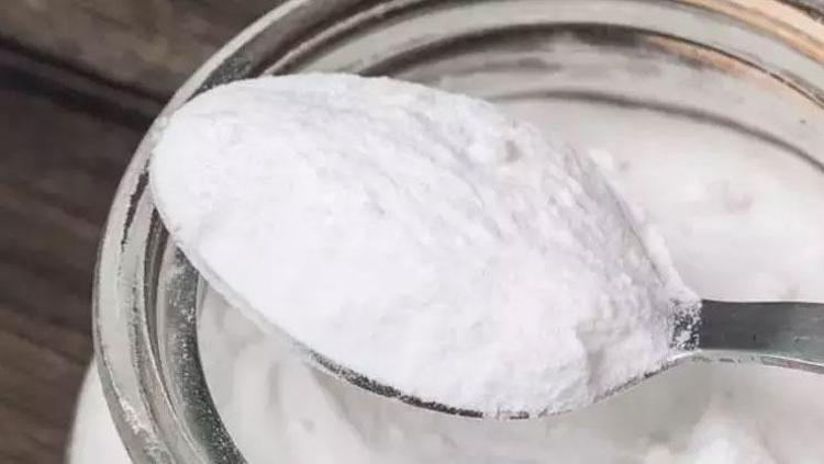 Topuk çatlaklarını onaran doğal formül 2 malzemeyle hazırlanıyor